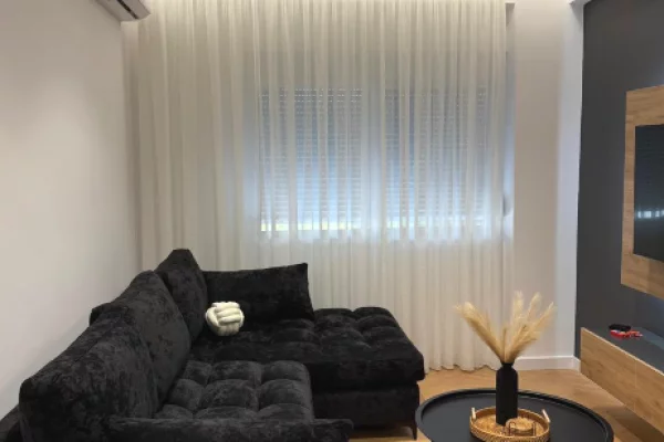 Shtepi me qera Apartament ne Tirane, 1+1, Mobilimi E mobiluar, Pagesa 850  Euro.