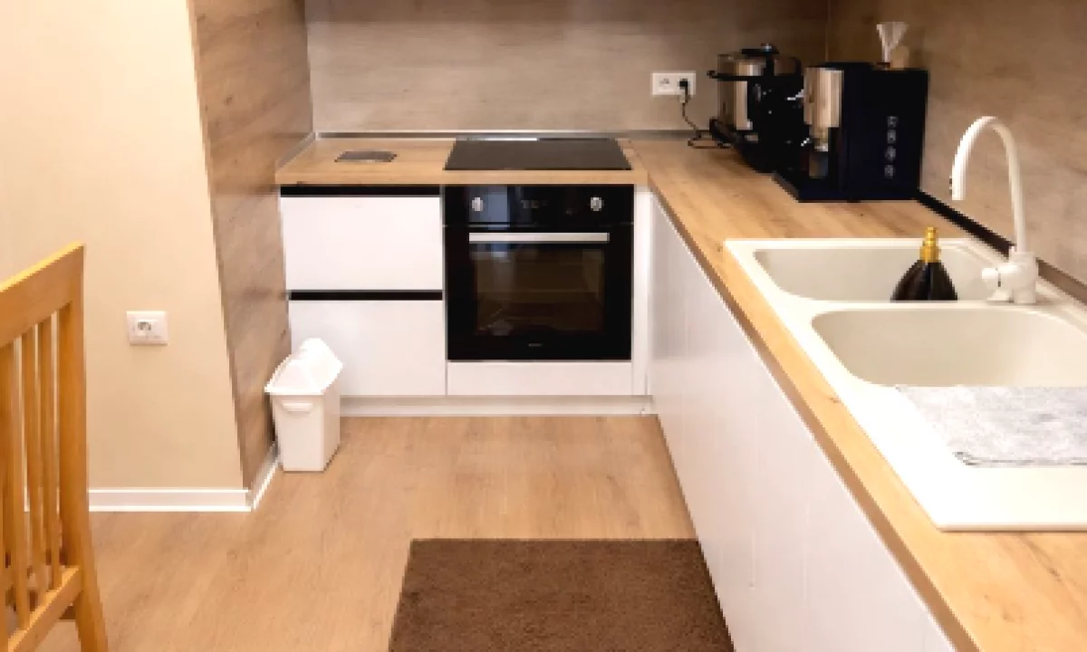 Shtepi me qera Apartament ne Tirane, 3+1, Mobilimi Pjeserisht e mobiluar, Pagesa 65,000  Leke.