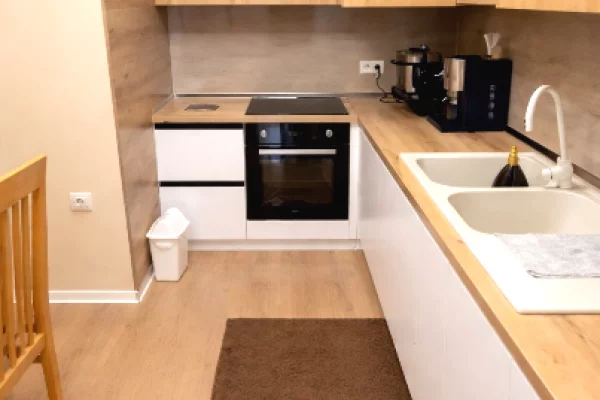 Shtepi me qera 3+1 ne Tirane - 65,000 Leke