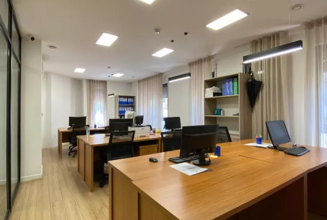 Business Property for Rent 3+1 in Tirana - 5,000 Euro