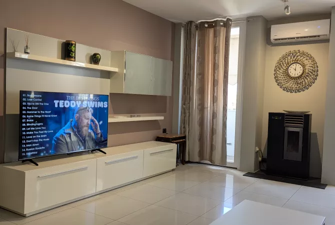 Shtepi me qera Apartament ne Tirane, 3+1, Mobilimi E mobiluar, Pagesa 700  Euro.