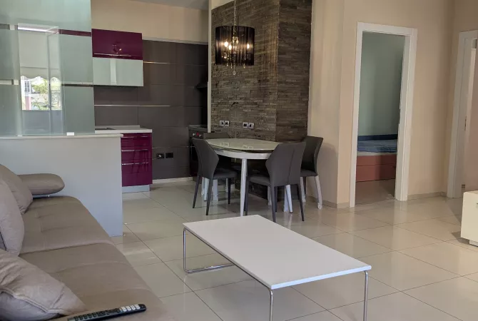 Shtepi me qera Apartament ne Tirane, 3+1, Mobilimi E mobiluar, Pagesa 700  Euro.