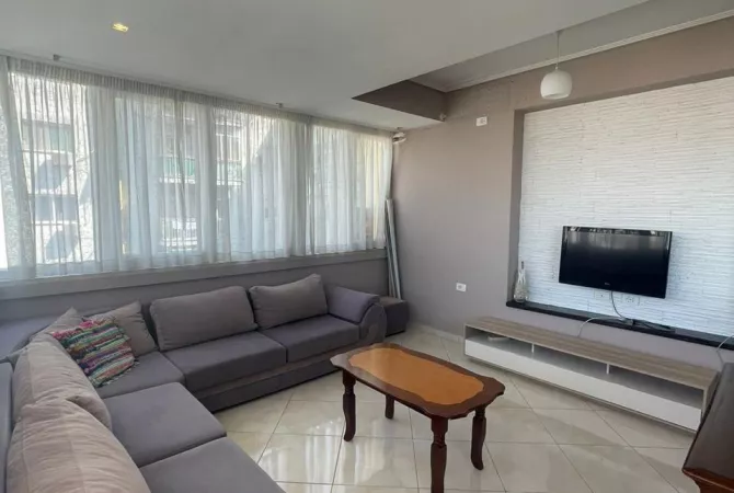 Shtepi ne shitje Apartament ne Tirane, 2+1, Mobilimi E mobiluar, Pagesa 190,000  Euro.