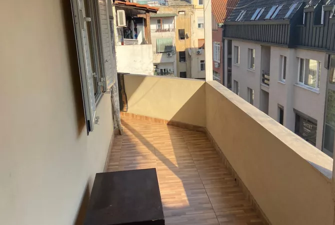 Apartament 1+1 jepet me qira Qender 