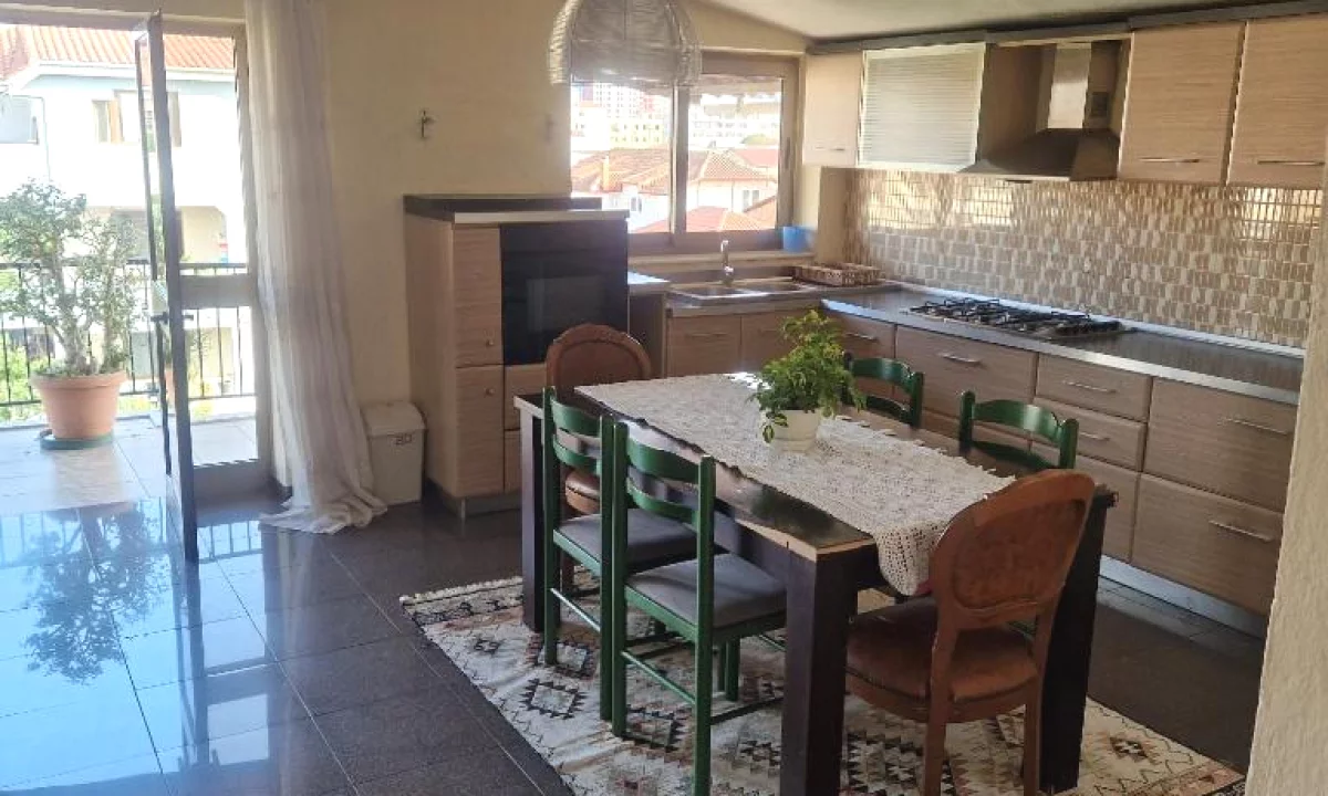 Shtepi me qera Apartament ne Tirane, 2+1, Mobilimi E mobiluar, Pagesa 45,000  Leke.