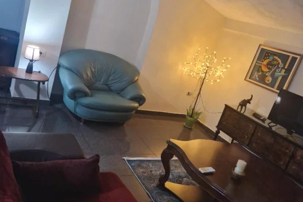 Shtepi me qera Apartament ne Tirane, 2+1, Mobilimi E mobiluar, Pagesa 45,000  Leke.