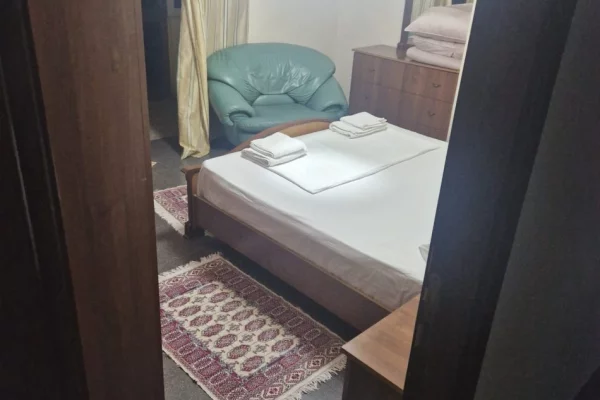 Shtepi me qera Apartament ne Tirane, 2+1, Mobilimi E mobiluar, Pagesa 45,000  Leke.