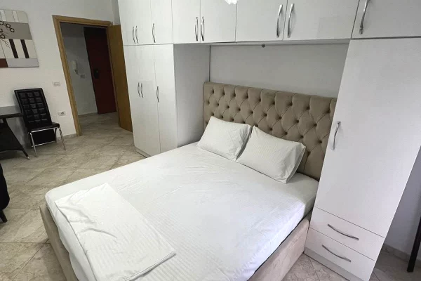 Jepet Me Qera Apartament Home Studio Siperfaqe: 50 m2 Rruga e Barrikadave 