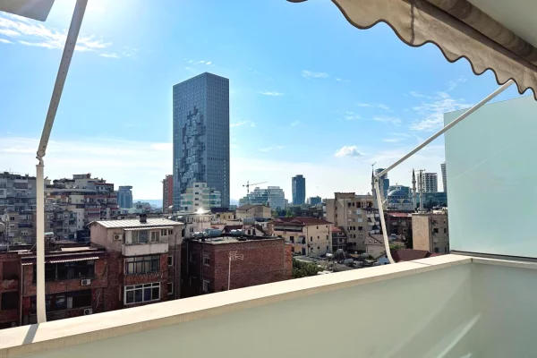 Jepet me qera apartament lluksoz 1+1+verande tek Rruga Elbasanit, 