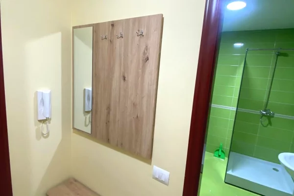 Shtepi me qera Apartament ne Tirane, 2+1, Mobilimi E mobiluar, Pagesa 50,000  Leke.