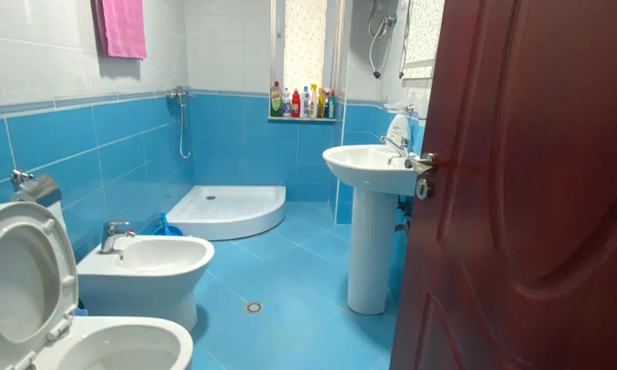 Shtepi me qera Apartament ne Tirane, 2+1, Mobilimi E mobiluar, Pagesa 50,000  Leke.