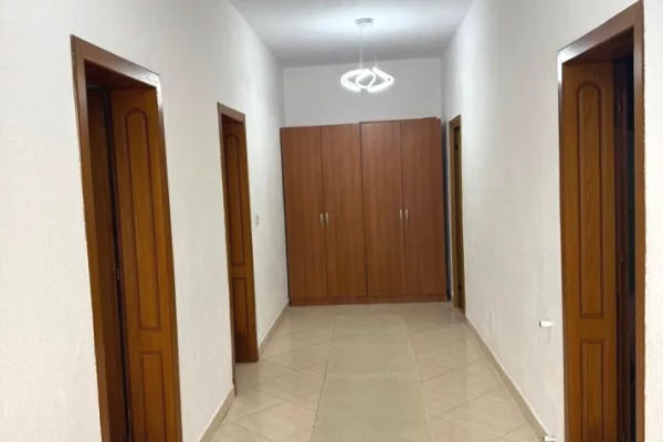 Shtepi me qera Shtepi Private ne Tirane, 2+1, Mobilimi E mobiluar, Pagesa 450  Euro.