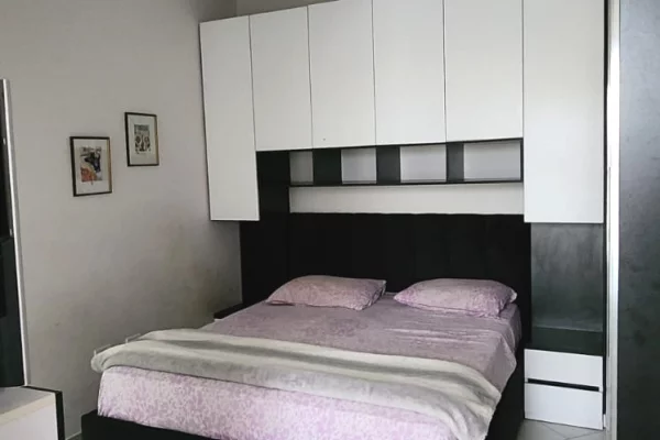 Shtepi me qera Apartament ne Tirane, 2+1, Mobilimi E mobiluar, Pagesa 550  Euro.