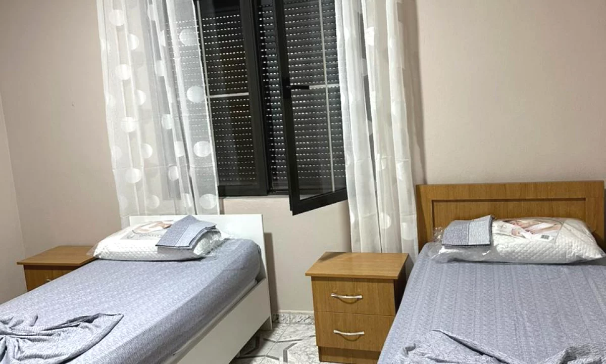 Shtepi me qera Shtepi Private ne Tirane, 2+1, Mobilimi E mobiluar, Pagesa 500  Euro.