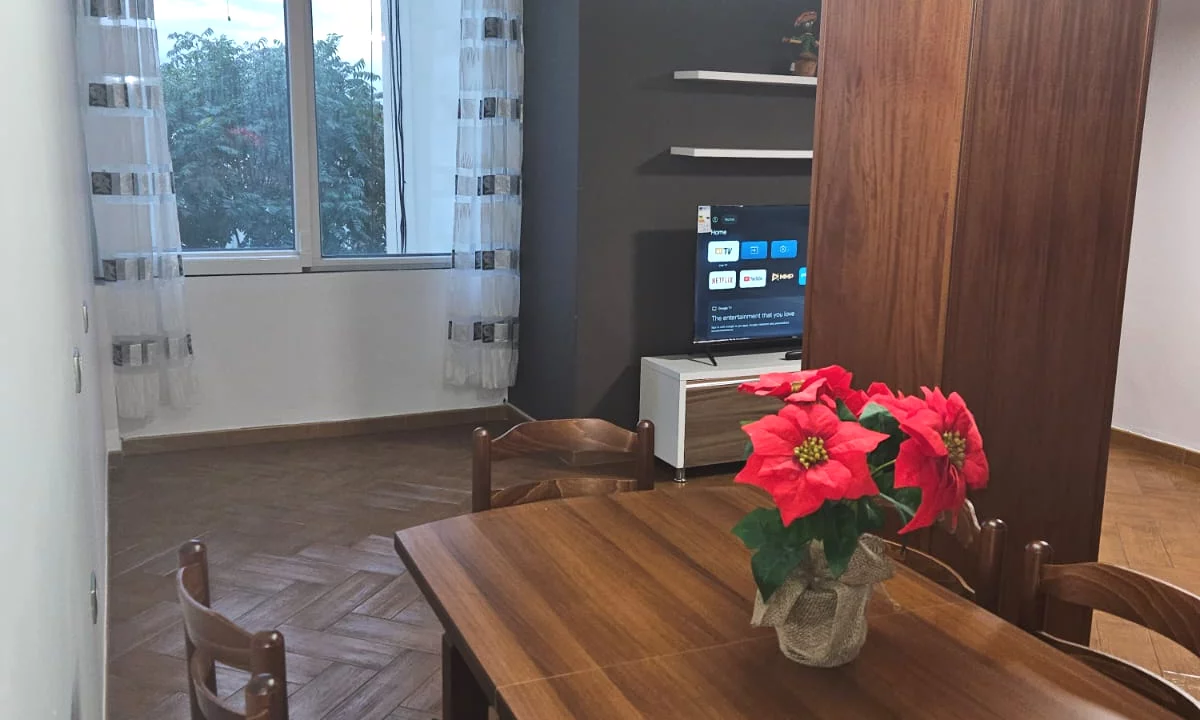 Shtepi me qera Apartament ne Tirane, 3+1, Mobilimi E mobiluar, Pagesa 700  Euro.