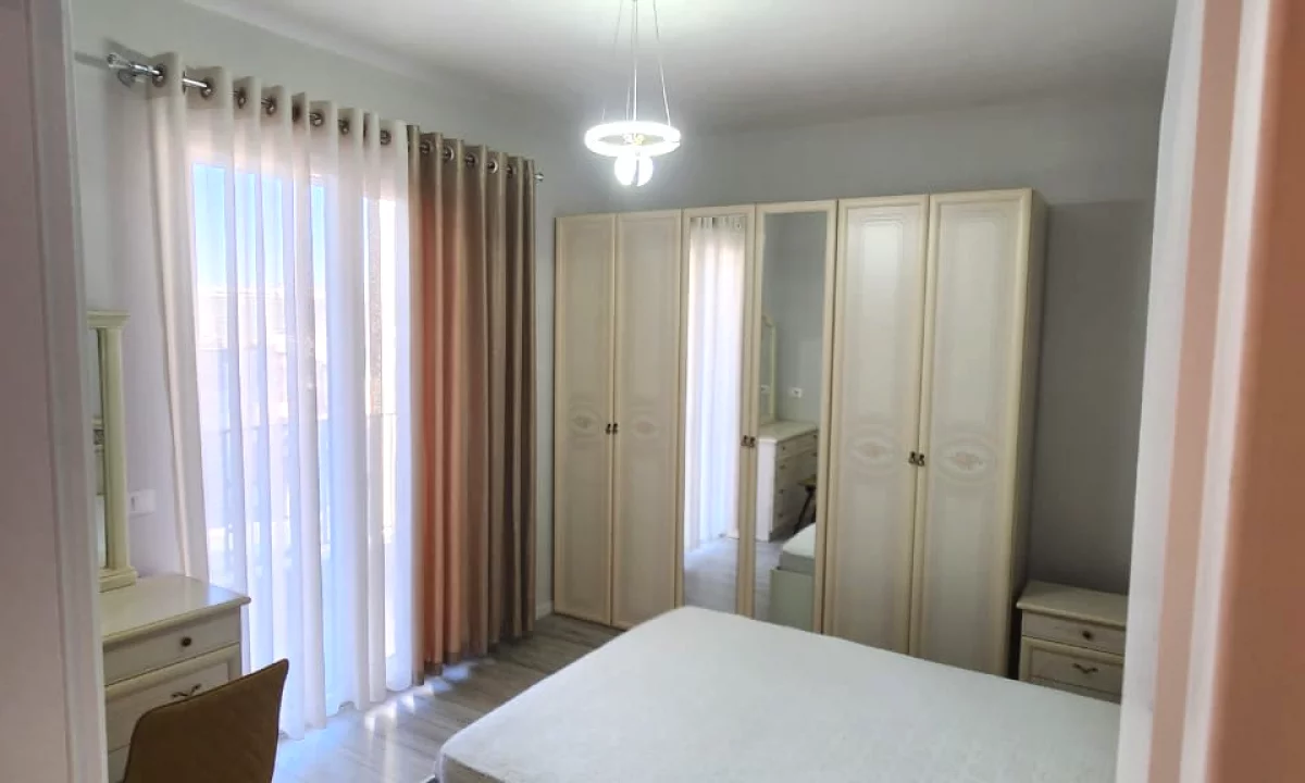 Shtepi me qera Apartament ne Tirane, 1+1, Mobilimi E mobiluar, Pagesa 75,000  Leke.