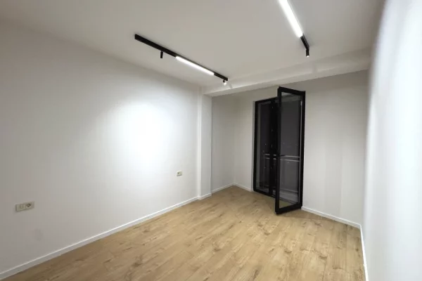 Shtepi me qera Apartament ne Tirane, 2+1, Mobilimi Bosh, pa mobiluar, Pagesa 1,000  Euro.
