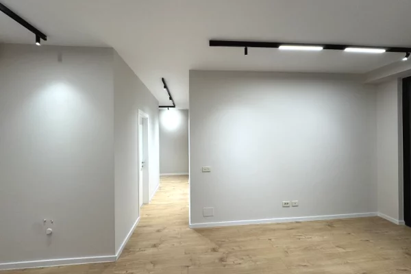 Shtepi me qera Apartament ne Tirane, 2+1, Mobilimi Bosh, pa mobiluar, Pagesa 1,000  Euro.