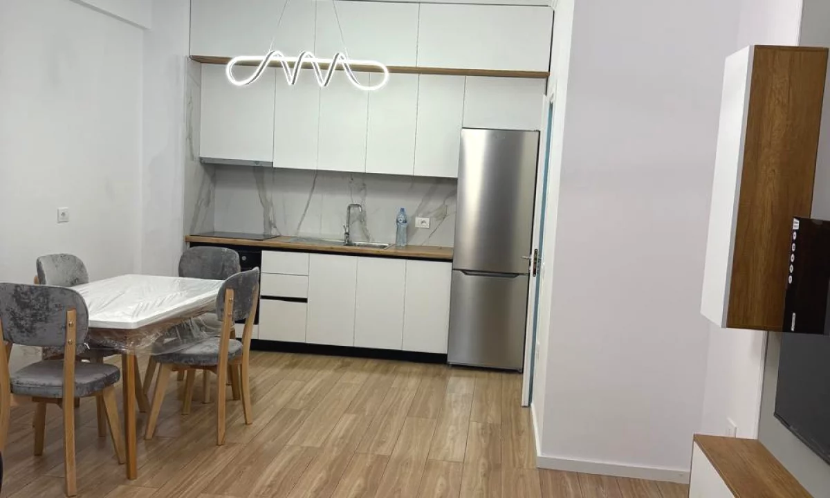 Shtepi me qera Apartament ne Tirane, 1+1, Mobilimi E mobiluar, Pagesa 50,000  Leke.