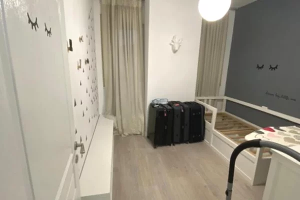 Shtepi me qera Apartament ne Tirane, 2+1, Mobilimi E mobiluar, Pagesa 50,000  Leke.