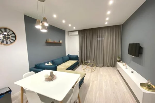 Shtepi me qera Apartament ne Tirane, 2+1, Mobilimi E mobiluar, Pagesa 50,000  Leke.