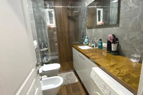 Shtepi me qera Apartament ne Tirane, 2+1, Mobilimi E mobiluar, Pagesa 50,000  Leke.