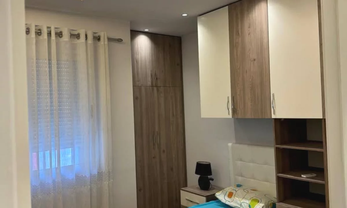 Shtepi me qera Apartament ne Tirane, 2+1, Mobilimi E mobiluar, Pagesa 60,000  Leke.
