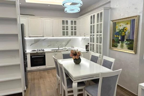 Shtepi me qera Apartament ne Tirane, 2+1, Mobilimi E mobiluar, Pagesa 60,000  Leke.