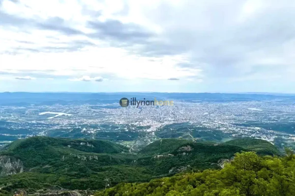 Truall ose Toke ne Tirane - 1,120,000 Euro