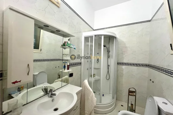 Shtepi ne shitje Apartament ne Vlore, 4+1, Mobilimi E mobiluar, Pagesa 650,000  Euro.