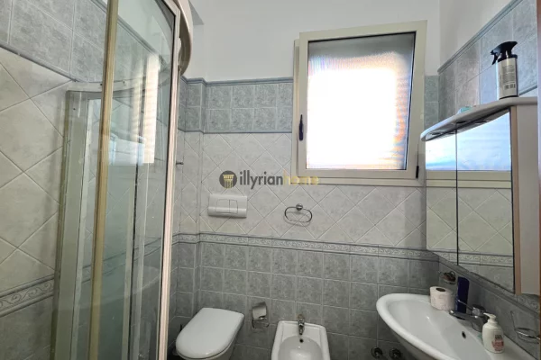 Shtepi ne shitje Apartament ne Vlore, 4+1, Mobilimi E mobiluar, Pagesa 650,000  Euro.