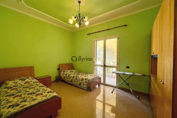 Shtepi ne shitje Apartament ne Vlore, 4+1, Mobilimi E mobiluar, Pagesa 650,000  Euro.