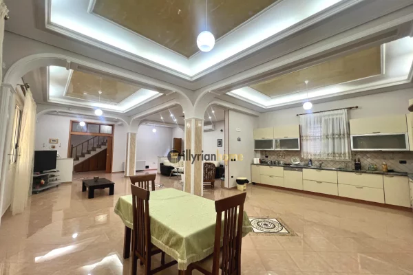 Shtepi ne shitje Apartament ne Vlore, 4+1, Mobilimi E mobiluar, Pagesa 650,000  Euro.