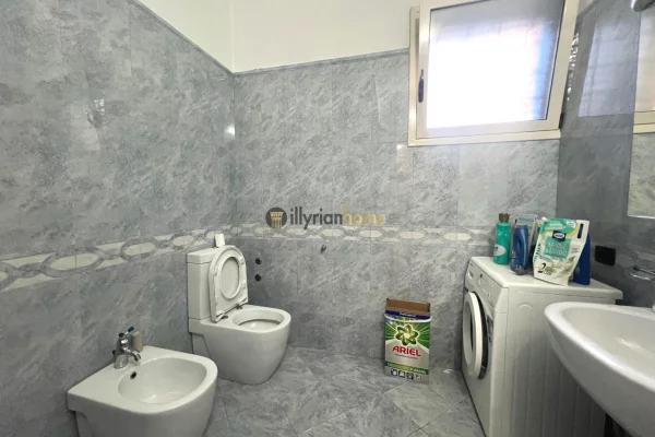 Shtepi ne shitje Apartament ne Vlore, 4+1, Mobilimi E mobiluar, Pagesa 650,000  Euro.