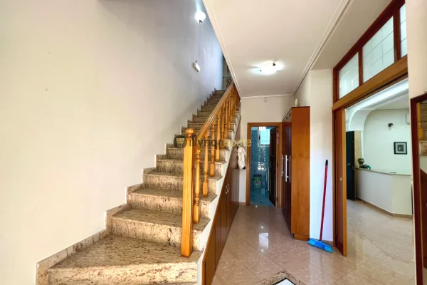 Shtepi ne shitje Apartament ne Vlore, 4+1, Mobilimi E mobiluar, Pagesa 650,000  Euro.