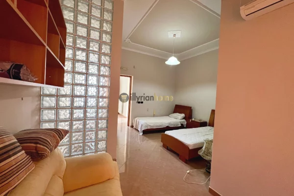 Shtepi ne shitje Apartament ne Vlore, 4+1, Mobilimi E mobiluar, Pagesa 650,000  Euro.