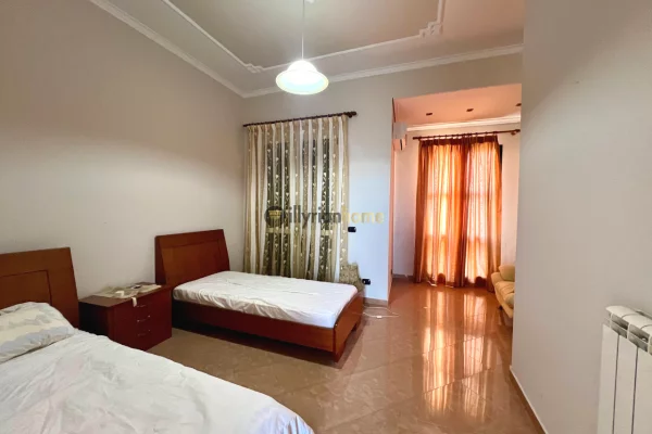 Shtepi ne shitje Apartament ne Vlore, 4+1, Mobilimi E mobiluar, Pagesa 650,000  Euro.