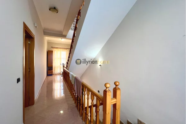 Shtepi ne shitje Apartament ne Vlore, 4+1, Mobilimi E mobiluar, Pagesa 650,000  Euro.