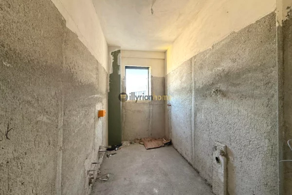 Shtepi ne shitje Apartament ne Tirane, 1+1, Mobilimi Bosh, pa mobiluar, Pagesa 172,000  Euro.
