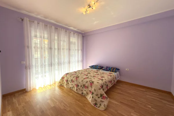 Shtepi ne shitje Apartament ne Tirane, 3+1, Mobilimi Pjeserisht e mobiluar, Pagesa 318,500  Euro.