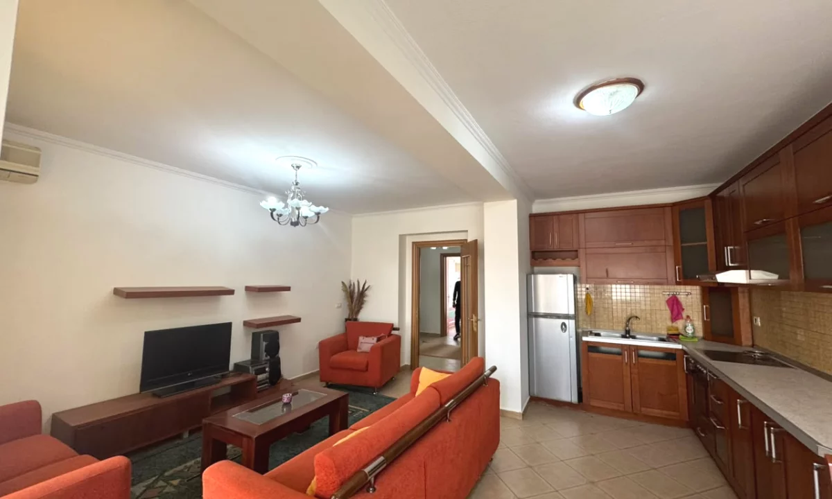 Shtepi me qera Apartament ne Tirane, 2+1, Mobilimi E mobiluar, Pagesa 700  Euro.
