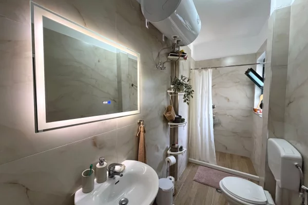 Shtepi me qera Apartament ne Durres, 1+1, Mobilimi E mobiluar, Pagesa 400  Euro.