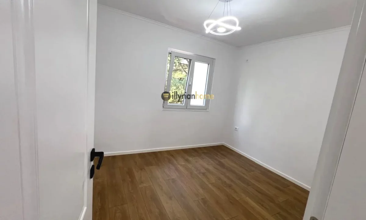 Shtepi ne shitje Apartament ne Tirane, 1+1, Mobilimi Bosh, pa mobiluar, Pagesa 94,000  Euro.