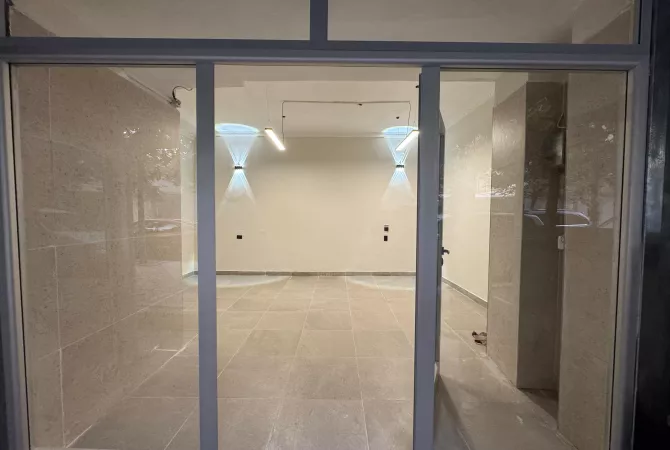 Business Property for Rent 1+1 in Tirana - 40,000 Leke