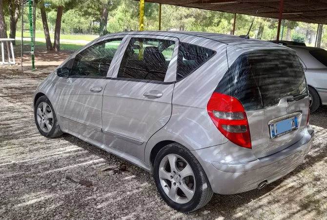 Auto in Vendita a Tirana, Mercedes-Benz, 2005 Diesel,Kambio Manual Pagamento 2,500  Euro.