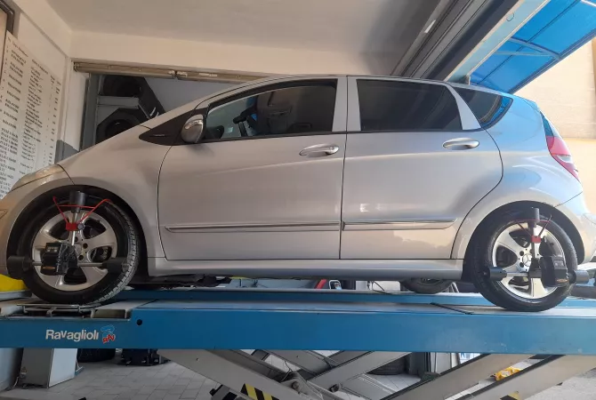 Auto in Vendita a Tirana, Mercedes-Benz, 2005 Diesel,Kambio Manual Pagamento 2,500  Euro.