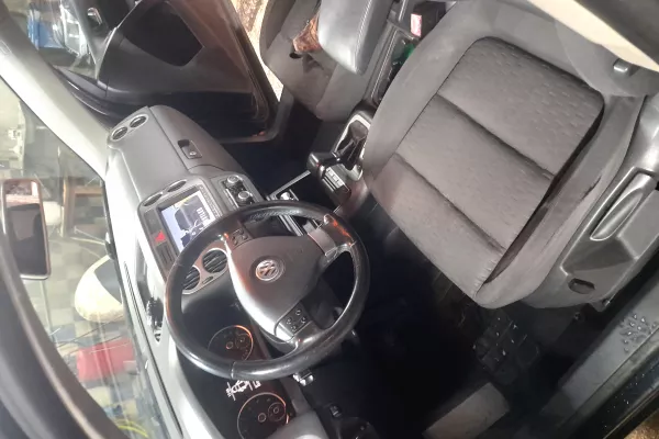 Auto in Vendita a Tirana, Volkswagen, 2010 Benzine,Kambio Automatik Pagamento 6,800  Euro.