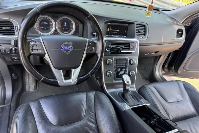 Auto in Vendita a Tirana, Volvo, 2013 gasoline-gas,Kambio Automatik Pagamento 690,000  Leke.