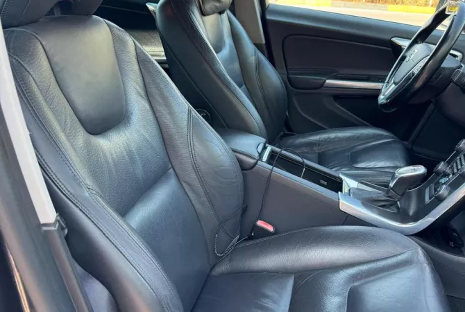 Auto in Vendita a Tirana, Volvo, 2013 gasoline-gas,Kambio Automatik Pagamento 690,000  Leke.