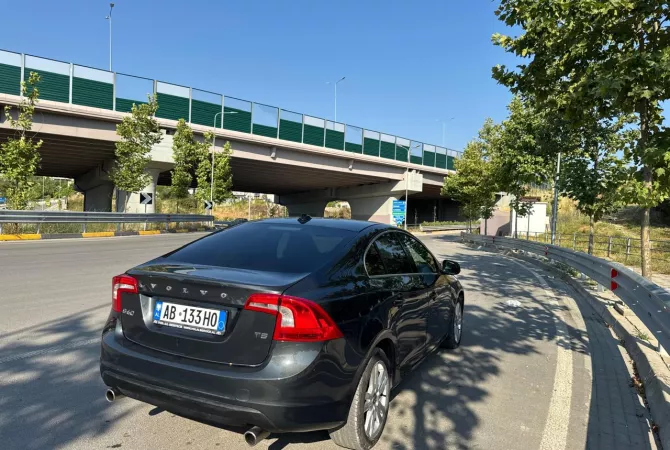 Auto in Vendita a Tirana, Volvo, 2013 gasoline-gas,Kambio Automatik Pagamento 690,000  Leke.
